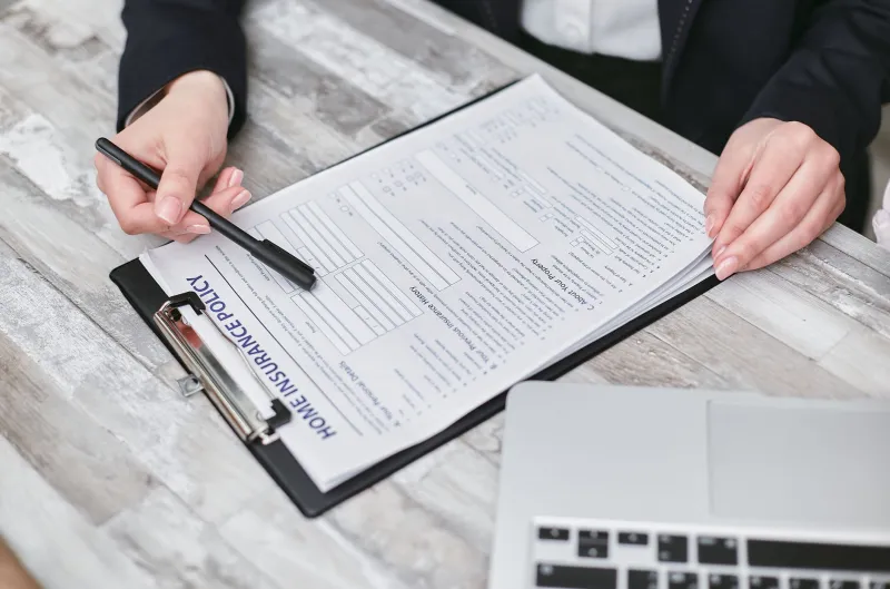 She Collected Her Own Life Insurance, Changed Her Name, and Started Over — The Insurer Paid Without a Second Look